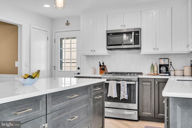 728 NEPTUNE AVE, Beachwood, NJ 08722