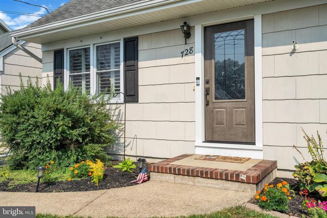728 NEPTUNE AVE, Beachwood, NJ 08722