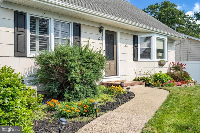 728 NEPTUNE AVE, Beachwood, NJ 08722