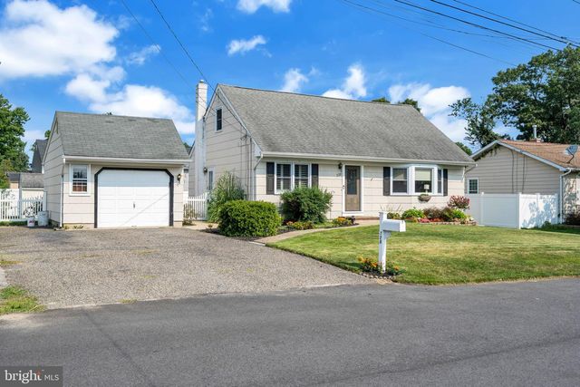 728 NEPTUNE AVE, Beachwood, NJ 08722