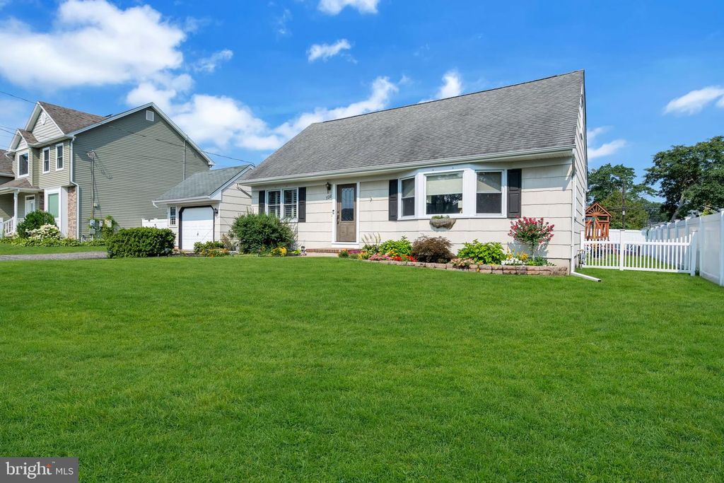 728 NEPTUNE AVE, Beachwood, NJ 08722