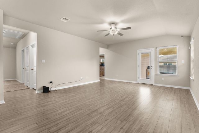 304 Giorgio Moroder DR, Hutto, TX 78634