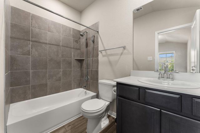 304 Giorgio Moroder DR, Hutto, TX 78634