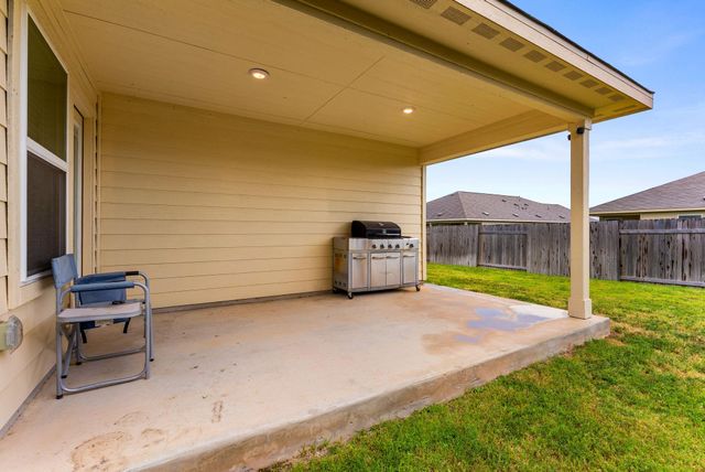 304 Giorgio Moroder DR, Hutto, TX 78634