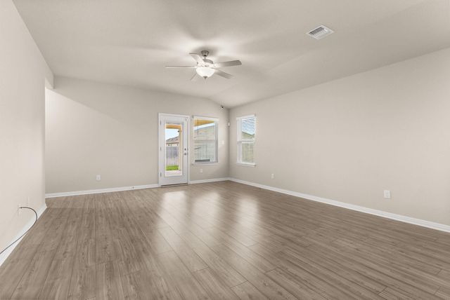 304 Giorgio Moroder DR, Hutto, TX 78634