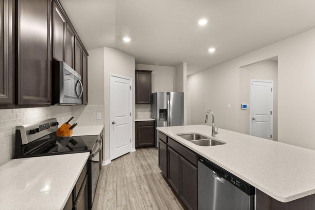 304 Giorgio Moroder DR, Hutto, TX 78634