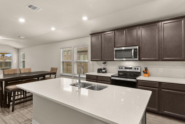 304 Giorgio Moroder DR, Hutto, TX 78634