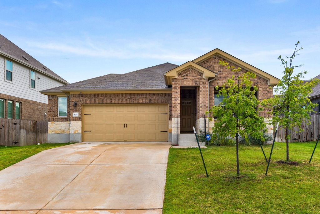 304 Giorgio Moroder DR, Hutto, TX 78634