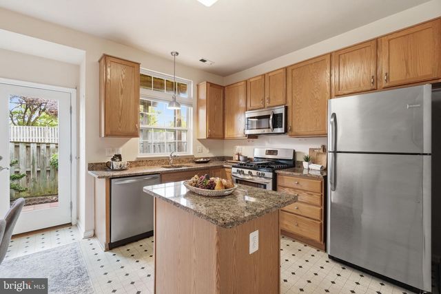 8354 HUNTER MURPHY CIR, Alexandria, VA 22309