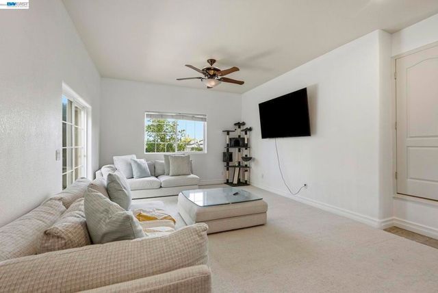 24025 2Nd St, Hayward, CA 94541