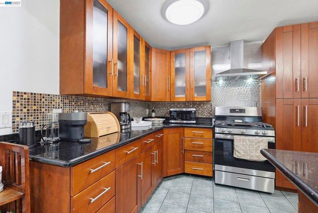 24025 2Nd St, Hayward, CA 94541