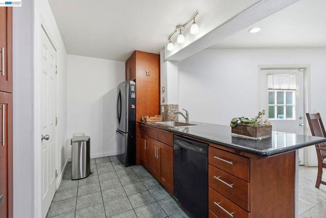 24025 2Nd St, Hayward, CA 94541