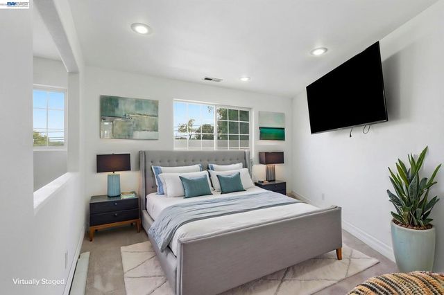 24025 2Nd St, Hayward, CA 94541
