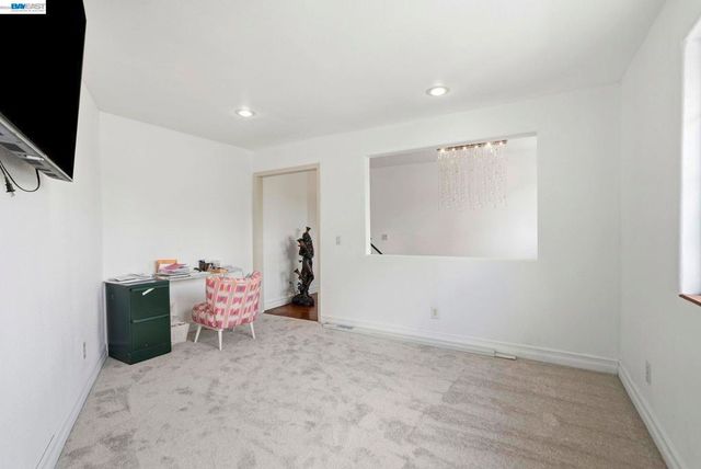 24025 2Nd St, Hayward, CA 94541
