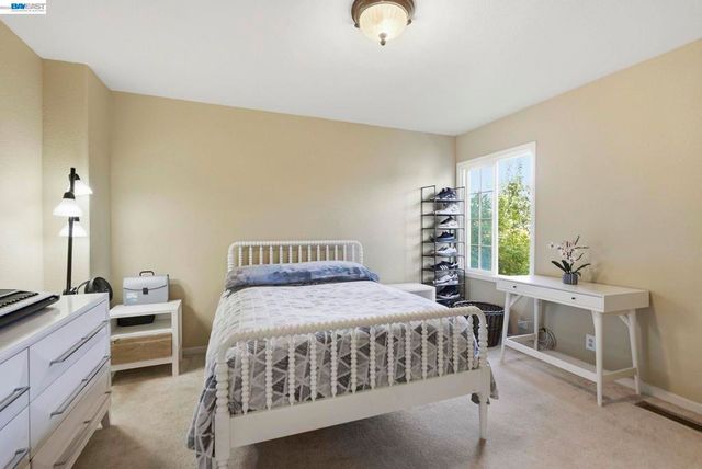 24025 2Nd St, Hayward, CA 94541
