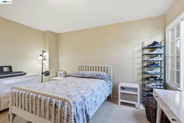 24025 2Nd St, Hayward, CA 94541