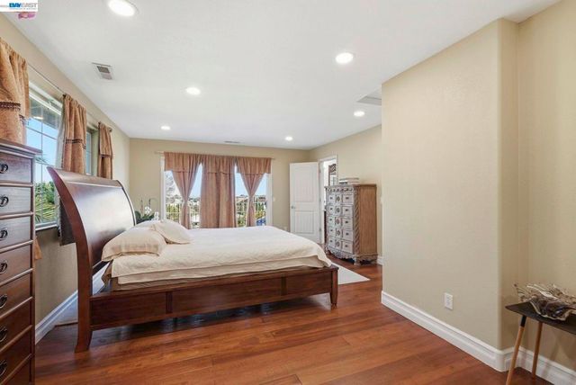 24025 2Nd St, Hayward, CA 94541