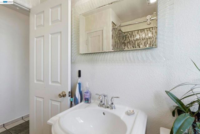 24025 2Nd St, Hayward, CA 94541