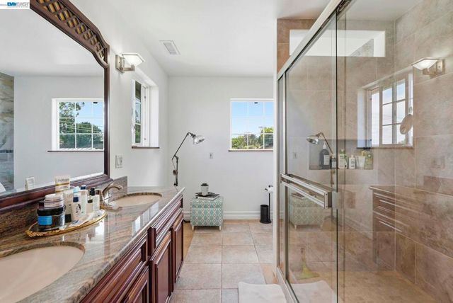 24025 2Nd St, Hayward, CA 94541
