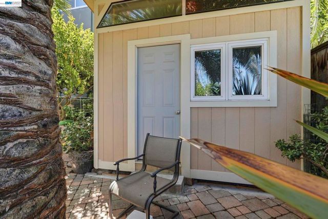24025 2Nd St, Hayward, CA 94541