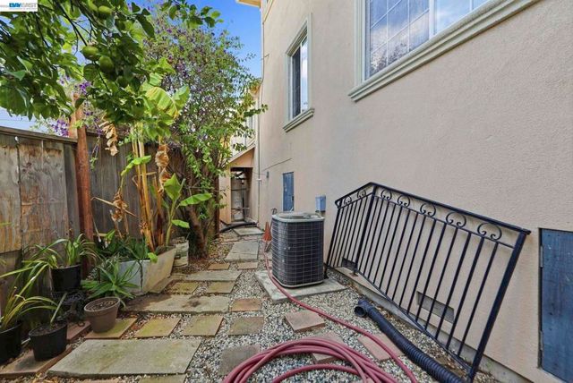 24025 2Nd St, Hayward, CA 94541