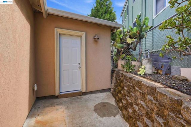 24025 2Nd St, Hayward, CA 94541