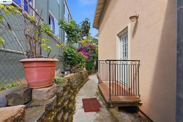 24025 2Nd St, Hayward, CA 94541