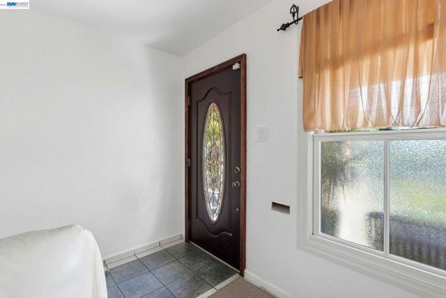 24025 2Nd St, Hayward, CA 94541