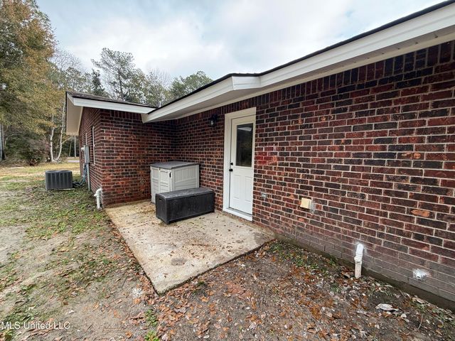 1400 Riverside Drive, Gautier, MS 39553