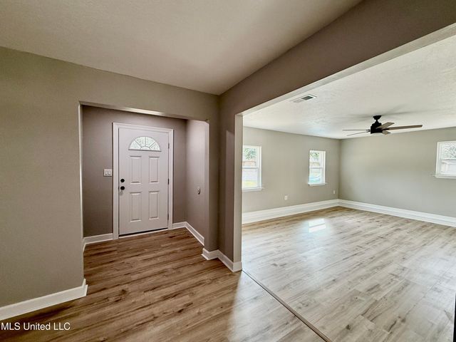 1400 Riverside Drive, Gautier, MS 39553