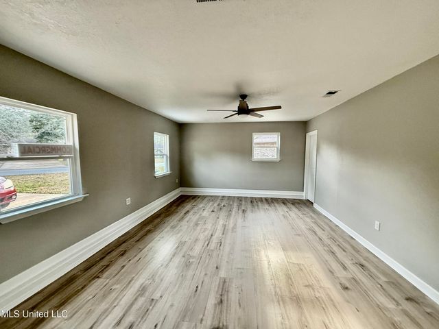 1400 Riverside Drive, Gautier, MS 39553