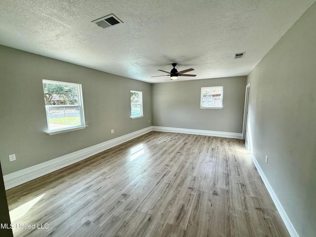 1400 Riverside Drive, Gautier, MS 39553