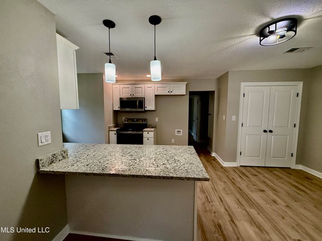 1400 Riverside Drive, Gautier, MS 39553