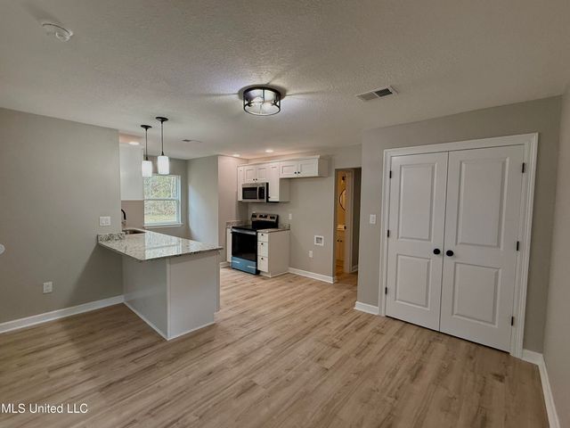 1400 Riverside Drive, Gautier, MS 39553