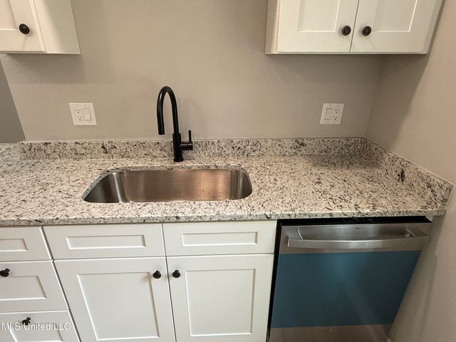 1400 Riverside Drive, Gautier, MS 39553