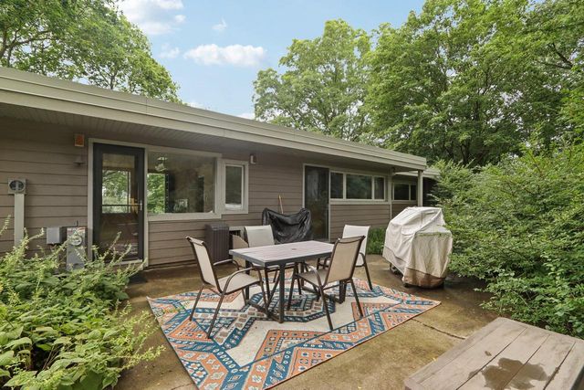 1009 Spring Valley ROAD, Burlington, WI 53105