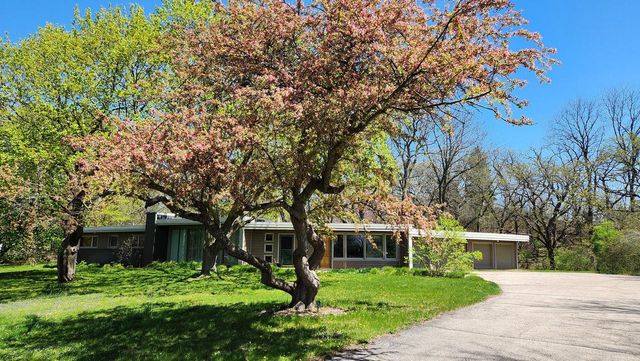 1009 Spring Valley ROAD, Burlington, WI 53105