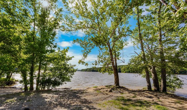 326 Hargis Rd, Dover, TN 37058