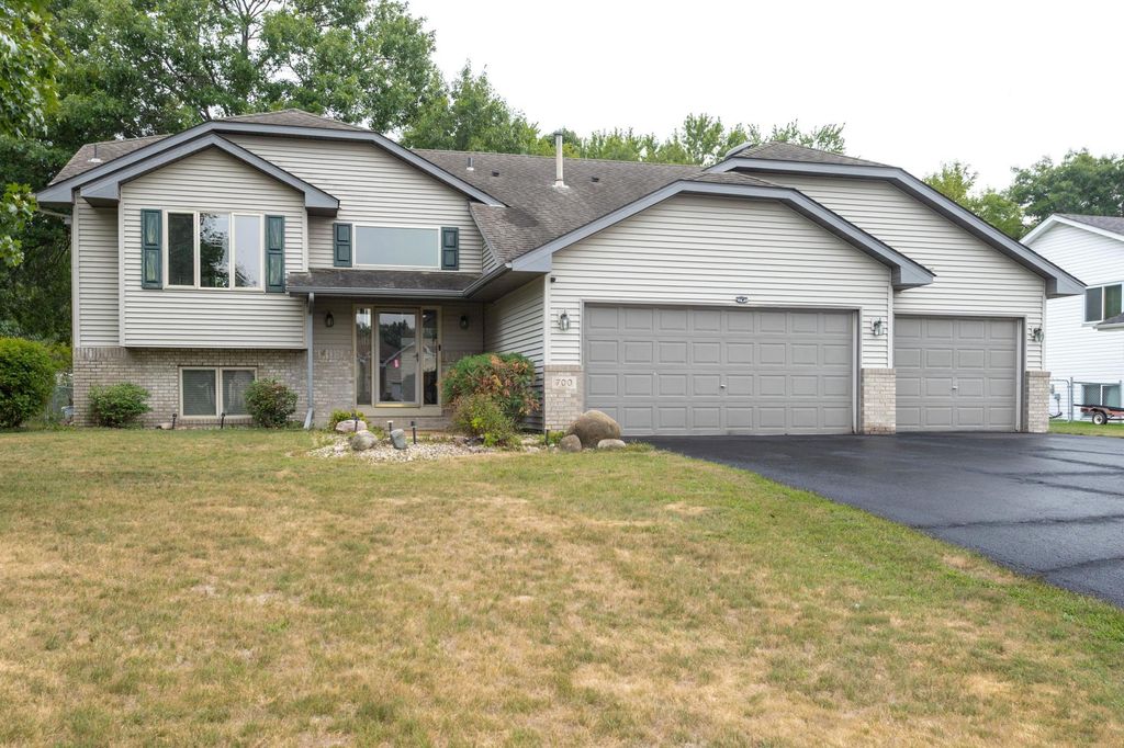 700 141st Avenue NW, Andover, MN 55304