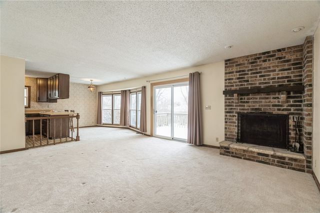 6917 Larkwood NE, Cedar Rapids, IA 52402