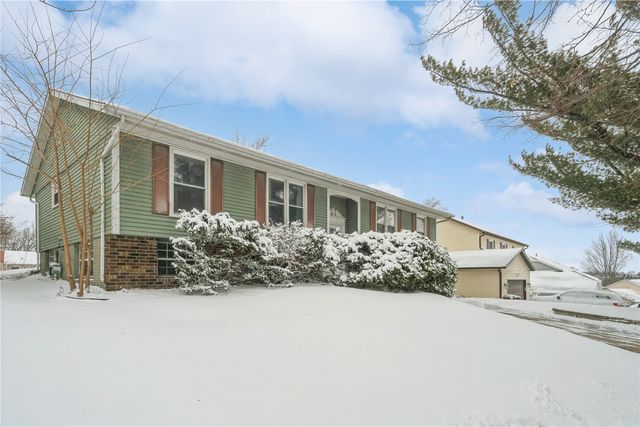 6917 Larkwood NE, Cedar Rapids, IA 52402