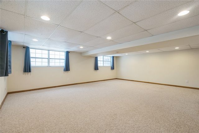 6917 Larkwood NE, Cedar Rapids, IA 52402