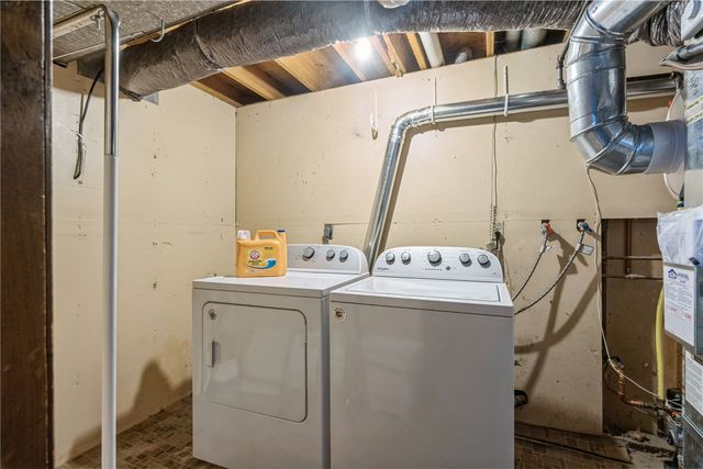 6917 Larkwood NE, Cedar Rapids, IA 52402