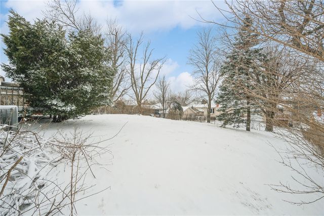 6917 Larkwood NE, Cedar Rapids, IA 52402