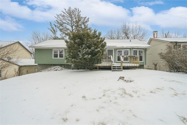 6917 Larkwood NE, Cedar Rapids, IA 52402