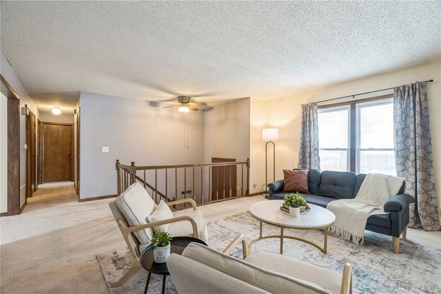 6917 Larkwood NE, Cedar Rapids, IA 52402