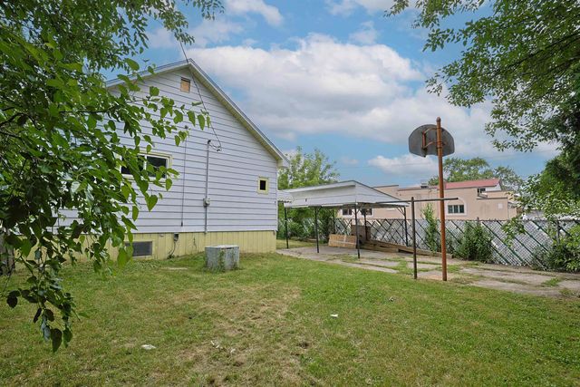 1711 Columbus Avenue, Bay City, MI 48708