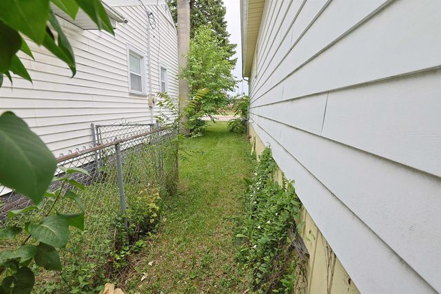 1711 Columbus Avenue, Bay City, MI 48708