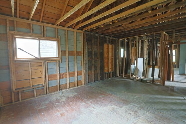 1711 Columbus Avenue, Bay City, MI 48708