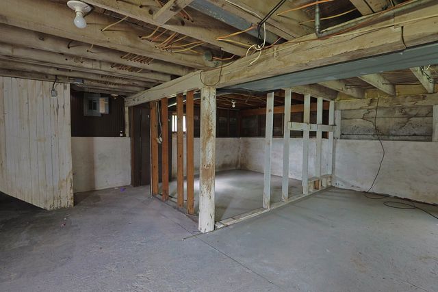 1711 Columbus Avenue, Bay City, MI 48708